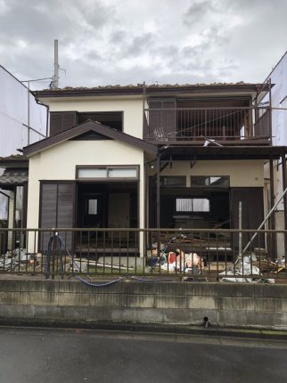 武蔵村山市学園の解体工事を行いました。