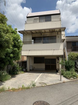 横浜市神奈川区松見町の解体工事を行いました。