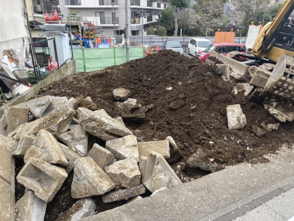 川口市里　地中埋設物撤去工事を行いました。