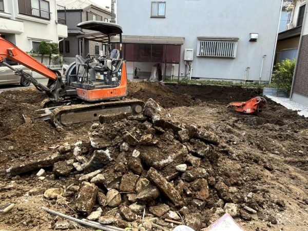 練馬区南大泉　地中埋設物撤去工事を行いました。